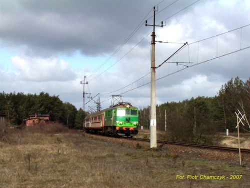 10 marca to dzień poszukiwań nowych ciekawych motywów do focenia kolei. EU07-078 z poc. posp. 83102 rel. Kołobrzeg - Kraków minał Podg. Piła Północ #kolej #PKP #Piła #zima #wiosna