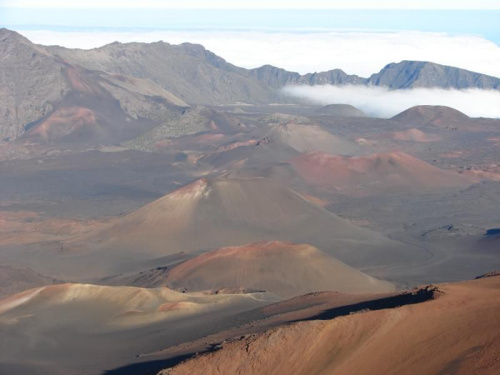 pejzaż ze snu, #chmury #szczyty #wulkan #Maui