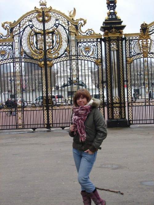 Przed bramą Buckingham Palace