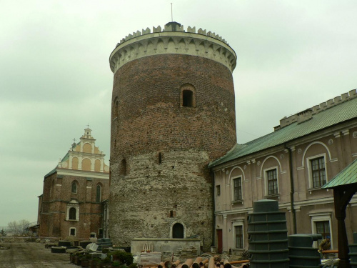 renowacja baszt na dziedzińcu wewnątrz zamku