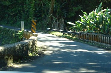 droga do Hana, liczne zwężenia i przejazdy przez mostki, #wyspy #Maui #Hawaje #Hana